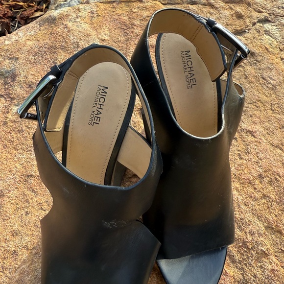 Michael KORS black leather and wood wedge heels ow my ! 🥰 size 8.5 - Picture 4 of 9